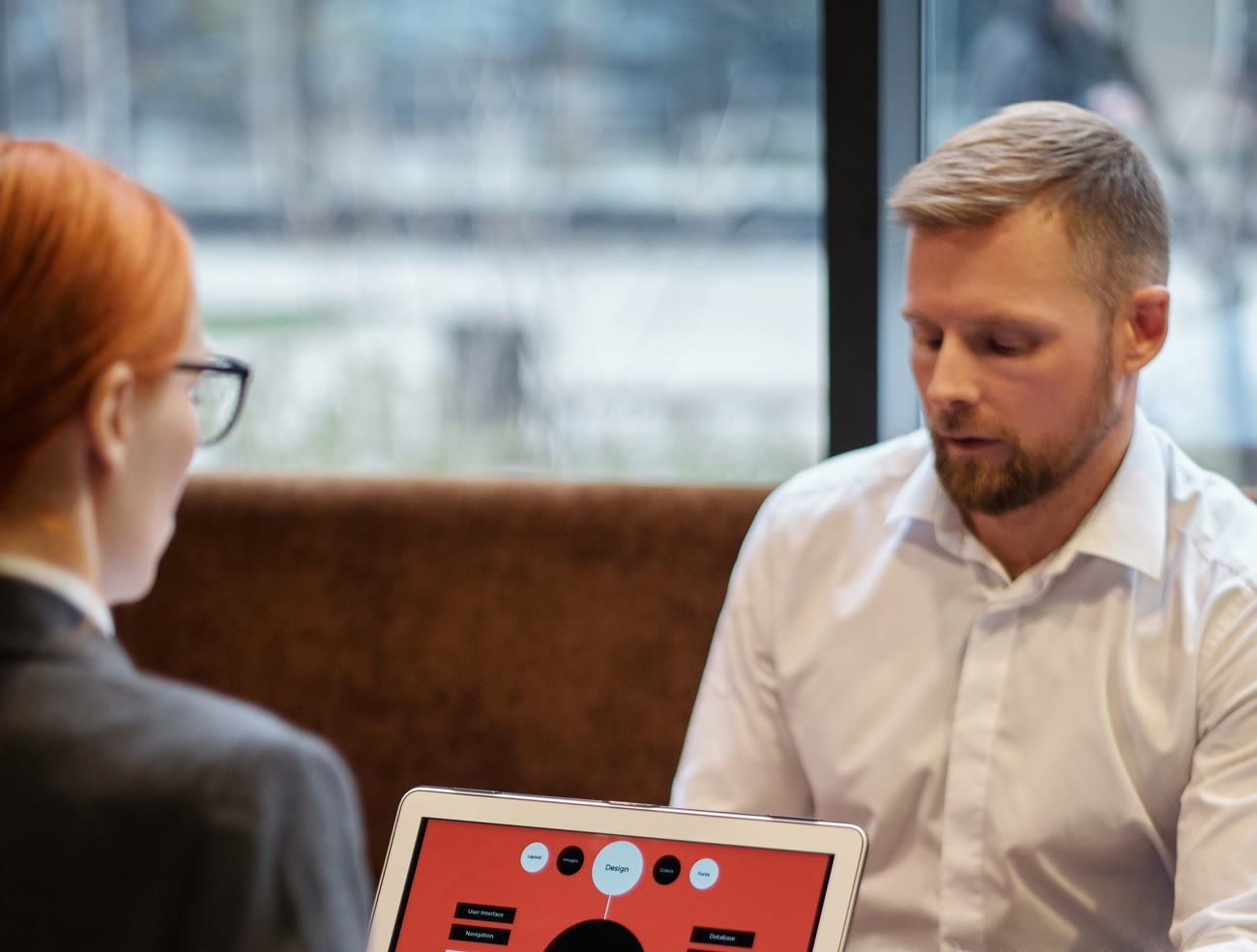 A retailer and a technology provider in a 1-to-1 meeting